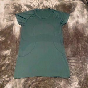 Short sleeve army green lulu , size 8